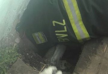 Bomberos Rescataron a un joven que cayó a un pozo