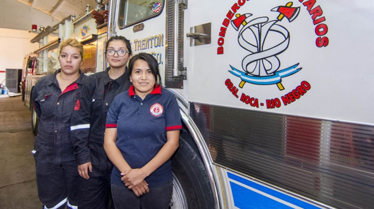 Mujeres dispuestas a todo en las filas de bomberos