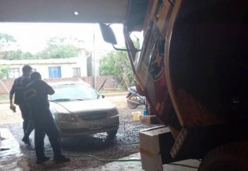 Bomberos voluntarios de Candelaria recaudan fondos lavando autos