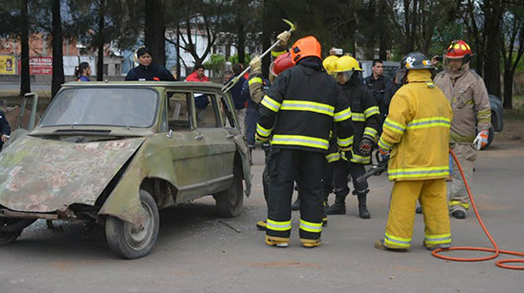 Bomberos voluntarios recibieron capacitación sobre rescate vehicular