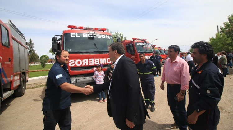 Siete cuarteles de bomberos recibieron nuevos vehículos