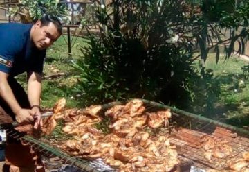 Bomberos de Garupá venden pollo para sostener sus tareas