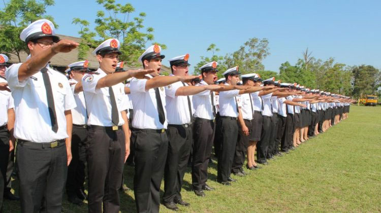 Unos 200 aspirantes a bomberos juraron para ser voluntarios