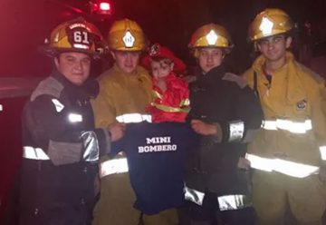 Los Bomberos emocionaron a un fanático niño por su cumpleaños