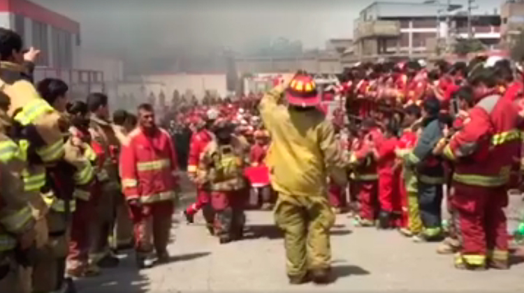Bomberos lloran muerte de compañeros en incendio