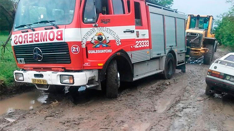 Autobomba quedó empantanada cuando acudió a un incendio
