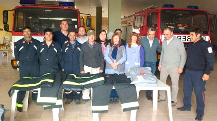 Donación a los Bomberos Voluntarios de Mones Cazón