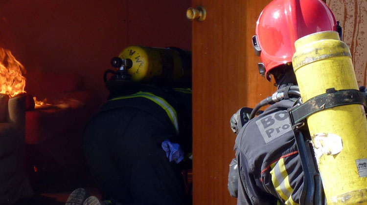 Juicio contra vecinos que agredieron a bomberos