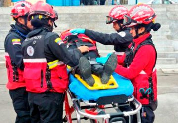 Los Bomberos de Quito festejan su día exhibiendo su trabajo