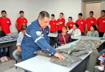 Entregan indumentaria a 13 aspirantes de Bomberos voluntarios