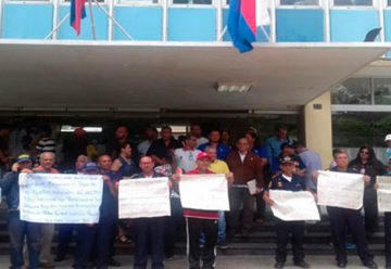 Bomberos jubilados protestaron para exigir el pago de retroactivo