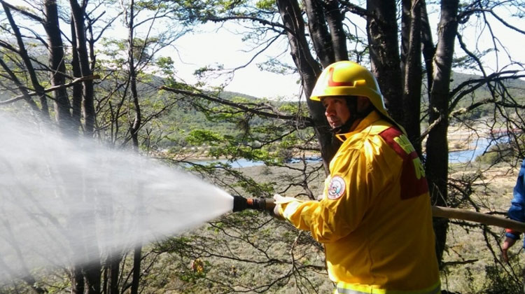 Forestales, entrenamiento en conjunto con Bomberos de Ushuaia