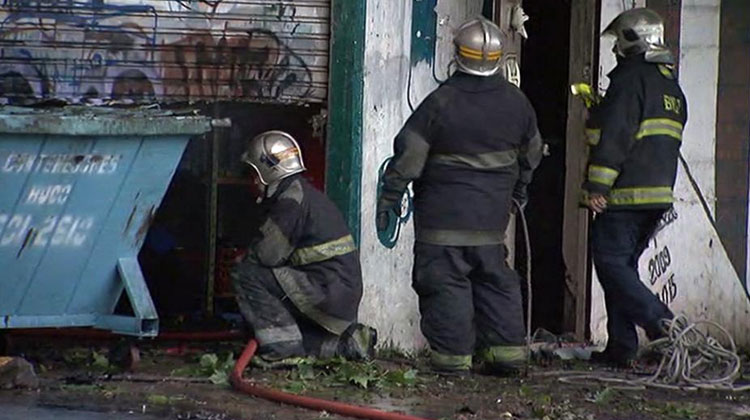 Incendio en depósito de un supermercado en Banfield