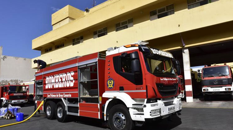 El nuevo camión de bomberos no sirve para calles estrechas