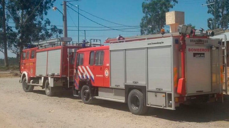 Los bomberos no tienen cuartel y están divididos en dos partes