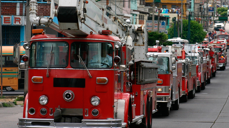 Detienen excomandante por corrupción en Bomberos