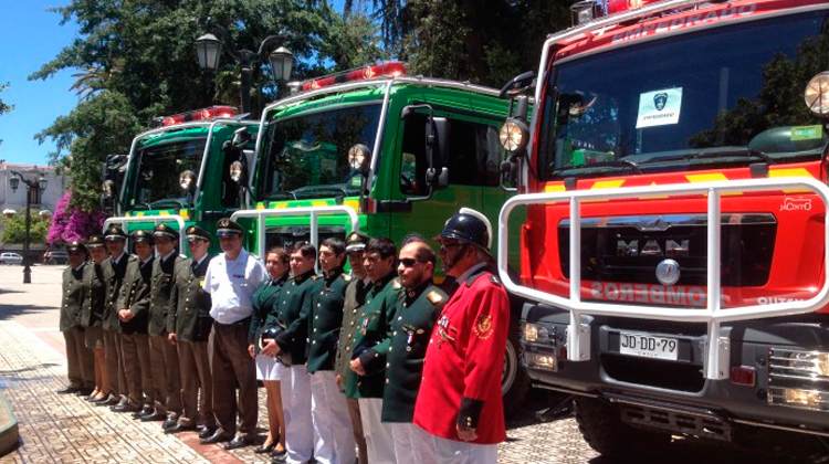 Entregan carros a bomberos para combate de incendios forestales