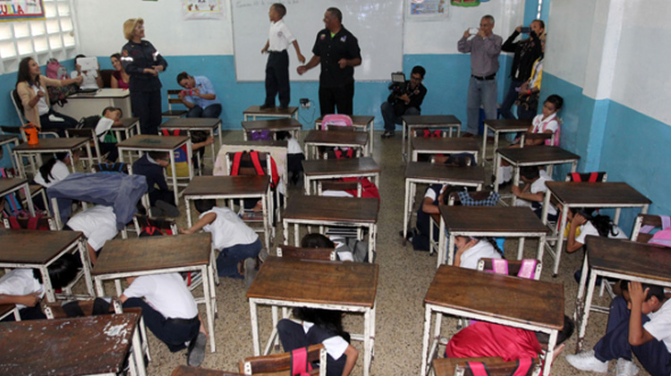 Programa “Despertar con los Bomberos” llegará a Mil colegios