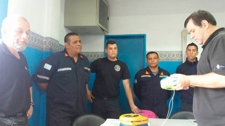 Bomberos de Glew adquirieron un desfibrilador externo automático