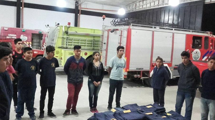 Entregaron indumentaria a los futuros bomberos