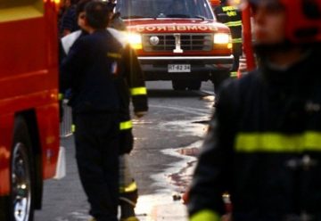 2 bomberos lesionados tras incendio en La Granja
