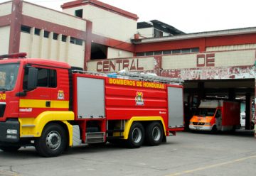 Bomberos de Honduras cumplen 61 años en alerta permanente