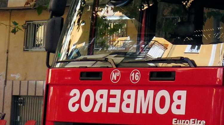 Críticas al Ayuntamiento por contratar bomberos voluntarios