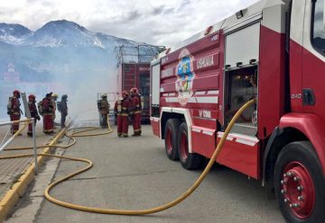 Simulador de incendio capacita a bomberos en Tierra del Fuego