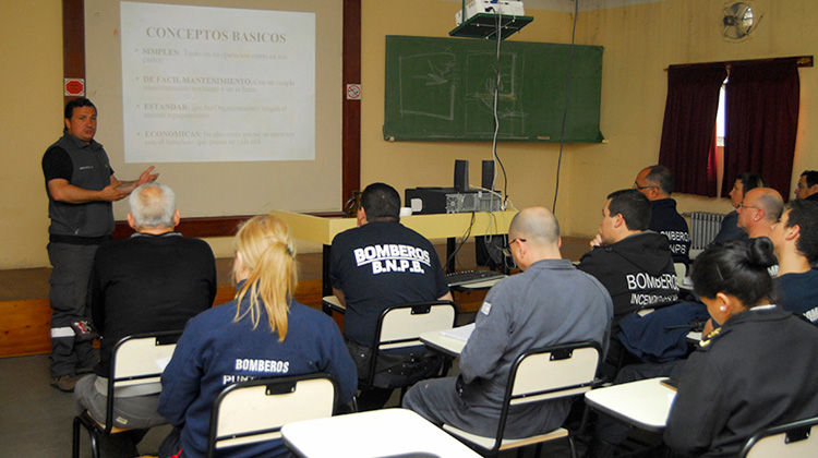 Curso de Combate de Incendio Forestal en Puerto Belgrano