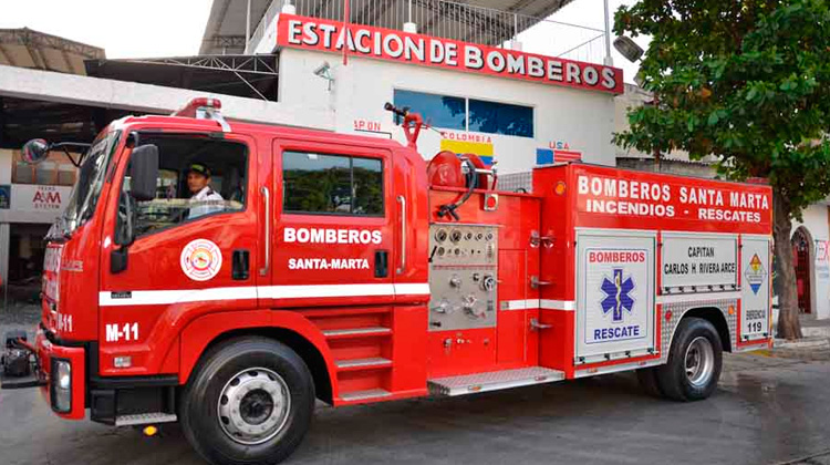 Defensa Civil y Bomberos de Santa Marta enfrentados