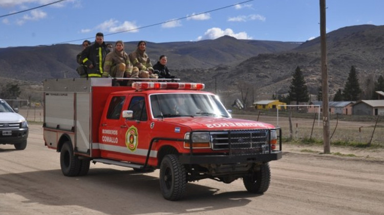 Comallo celebra la creación de su primer cuerpo activo de bomberos