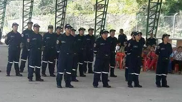 Bomberos voluntarios graduaron nuevos integrantes en Acevedo