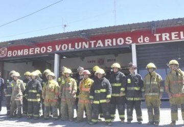 Equipamiento y nuevos egresados de Bomberos Voluntarios de Trelew