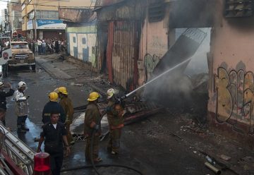 Incendio en Venezuela dejó 8 bomberos heridos