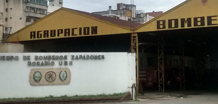Denuncian a jefe de bomberos por cobrar un bono a comercios