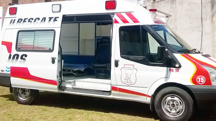 Bomberos de Etruria presentaron nuevo movil
