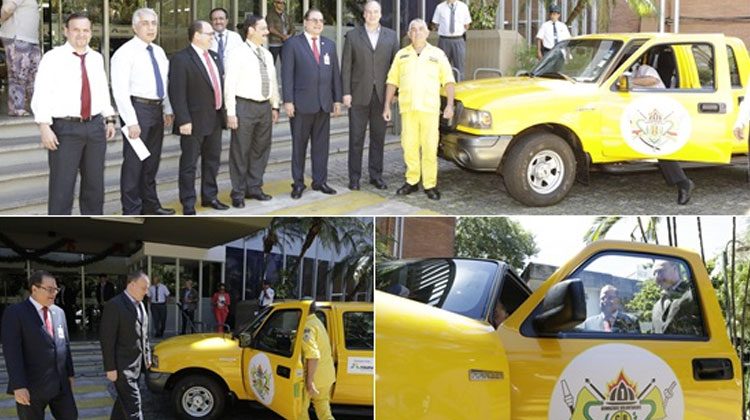 Donacion de vehiculo a bomberos voluntarios del Guaira