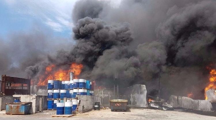 Gran incendio en Mar del Plata, hay bomberos con principio de asfixia