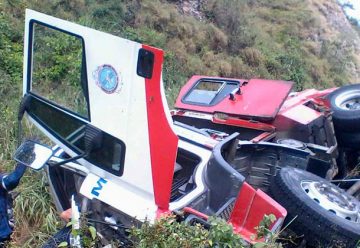 Camión de Bomberos de Miranda se volcó en la GMA