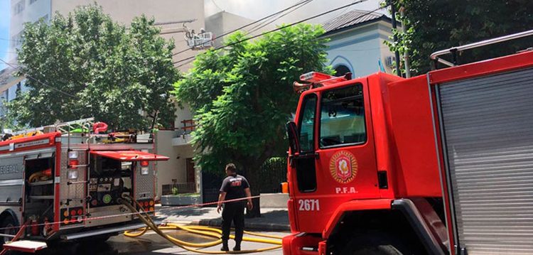 Se incendió una fábrica de muñecas en Versalles