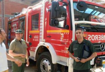 Roban los equipos de los bomberos durante una intervención