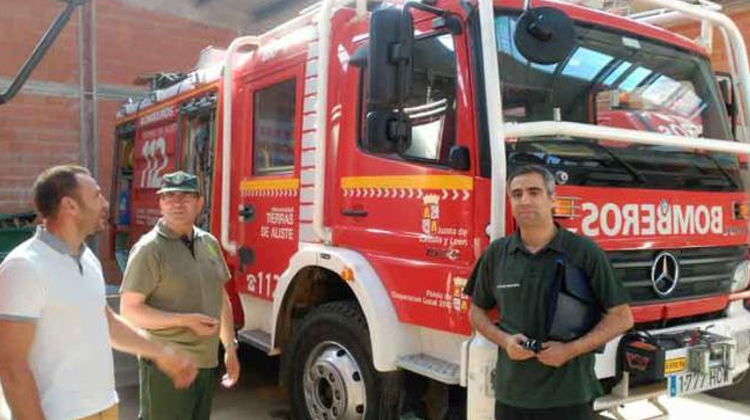 Roban los equipos de los bomberos durante una intervención