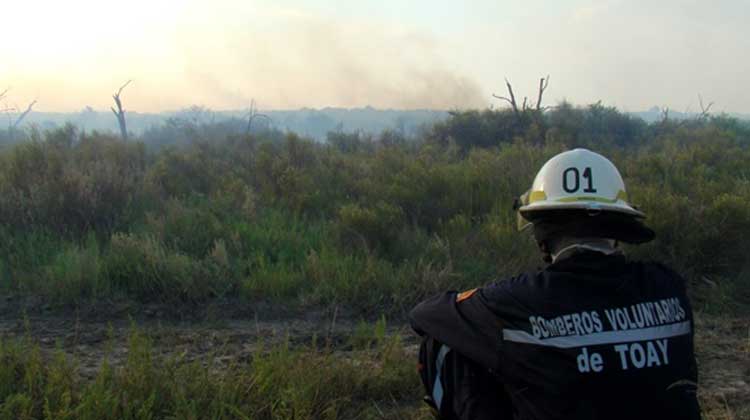 Un bombero se electrocutó en un incendio