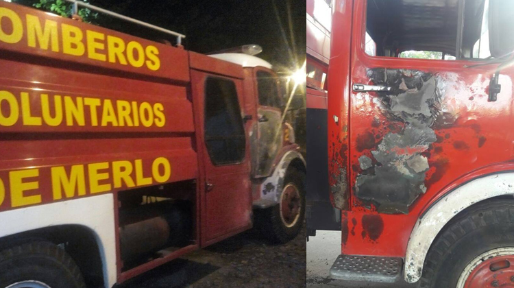 Bomberos fueron agredidos apagando un incendio