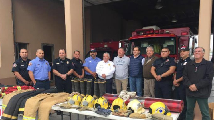 Entregan donativo en equipamiento al Cuerpo de Bomberos