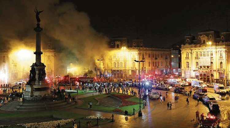 Dos bomberos quedaron heridos por incendio