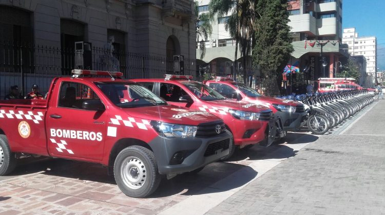 Entrega de vehículos para Bomberos en Jujuy