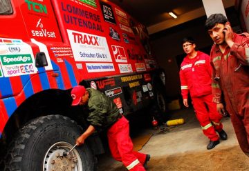 Bomberos de Holanda y Bolivia confraternizaron gracias al Dakar