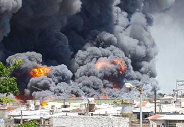 Gran incendio en fabrica de colchones en Avellaneda