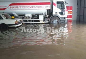 Bomberos sufrió la inundación pero nunca dejaron de ayudar